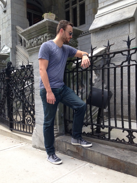 These sneakers can be worn just as easily with a T-shirt as a casual button-down shirt. 