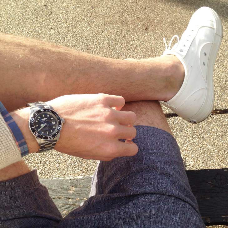 The 7.5" Sheldon Herringbone Shorts in Navy. Seen with an Invicta dive watch, Frank and Oak Cotton Plaid Shirt, and GREATS Brand sneakers.