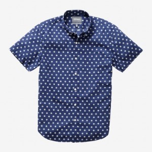 A slightly more subdued printed shirt cut from the same comfortable fabric.