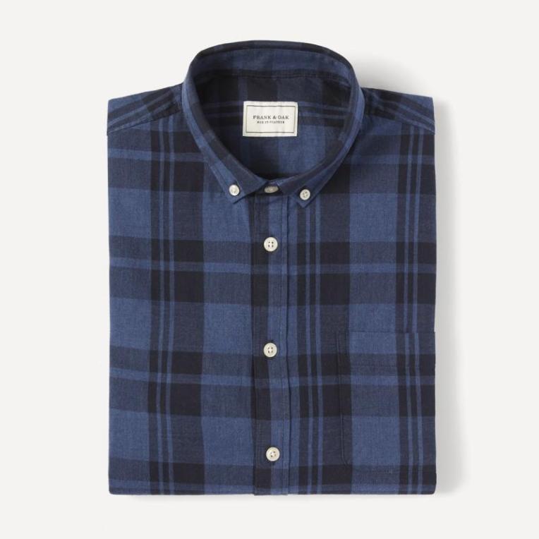 A slim buttondown collar keeps this shirt casual yet ready to pair with like-minded lapels.