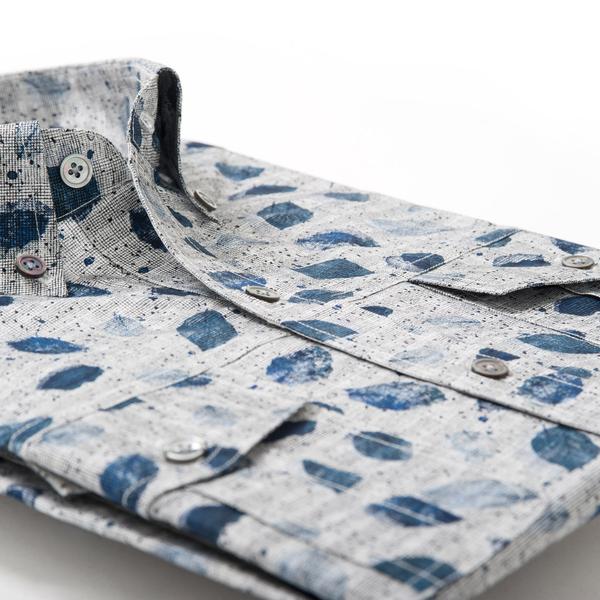 Front chest pockets and a slim fit keep this shirt grounded and ready for casual style galore. 