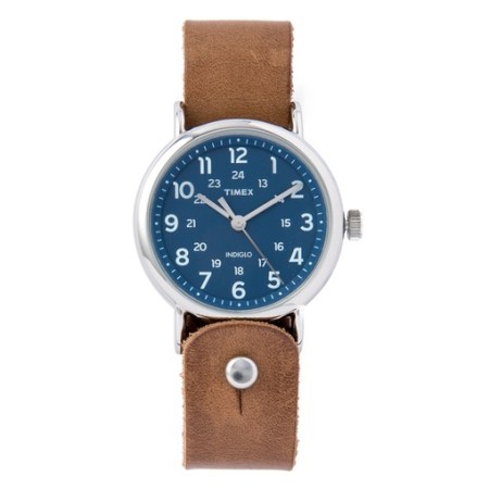 An eye-catching blue dial and a refined, rugged leather watch strap? That's a match made in heaven. 