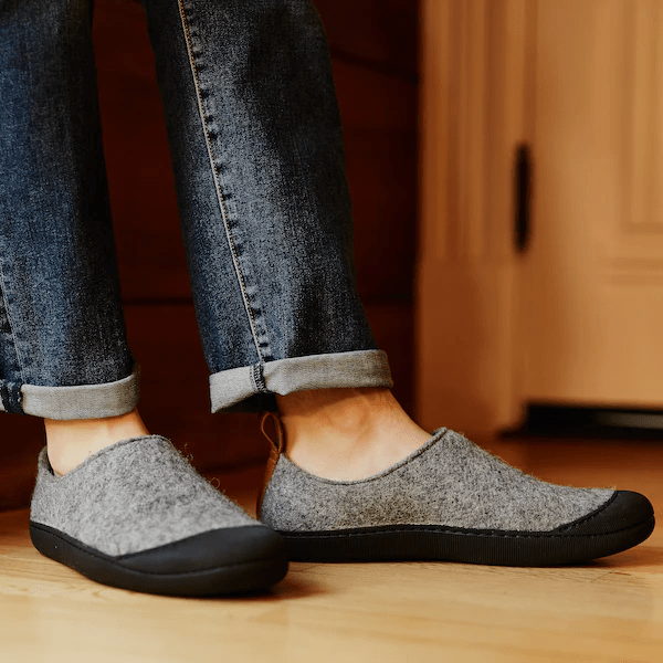 Best outdoor slippers for men. 